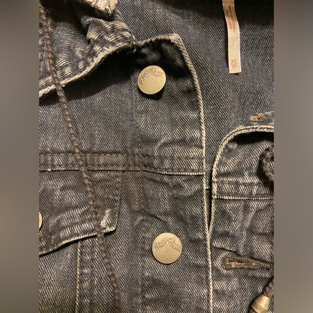 Free People distressed denim jean jacket with knit sleeves XS - Picture 7 of 10